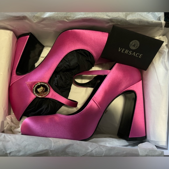 Versace Medusa Heels NWT *Sold Out Online* - Picture 5 of 11